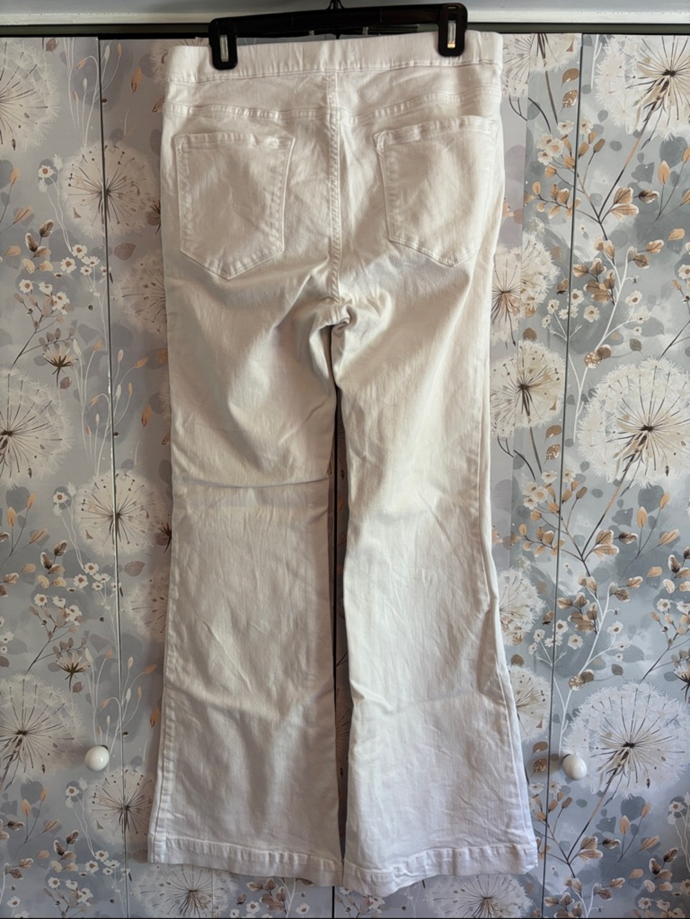 Women’s White Pull On Flare Jeans - Picture 2 of 6